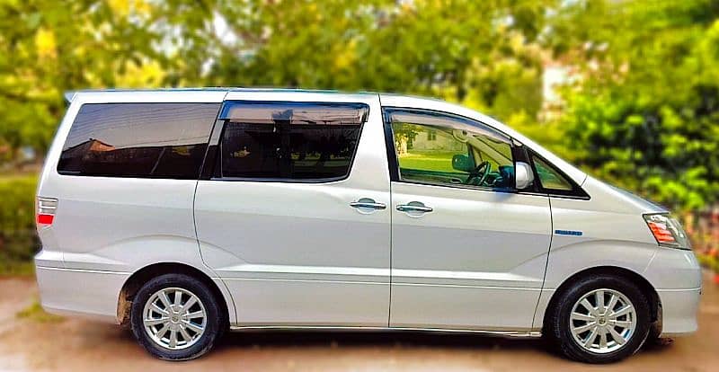 Toyota Alphard Hybrid 2015 Less used 3