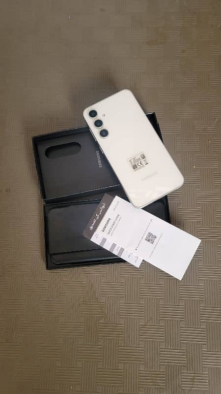 Galaxy S23 FE 10/10 Official Approved with box. 1