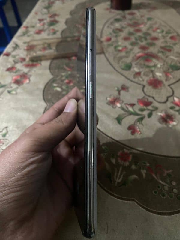 Oppo Reno2 F 3