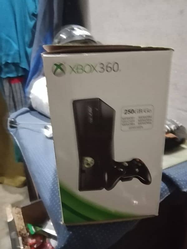 X Box 360 Slim 1