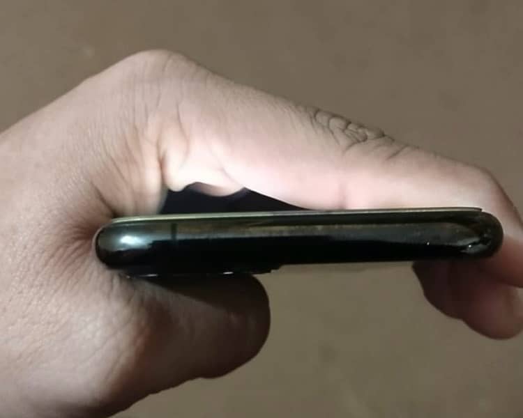 iphone 11 pro non pta back crack with box 2