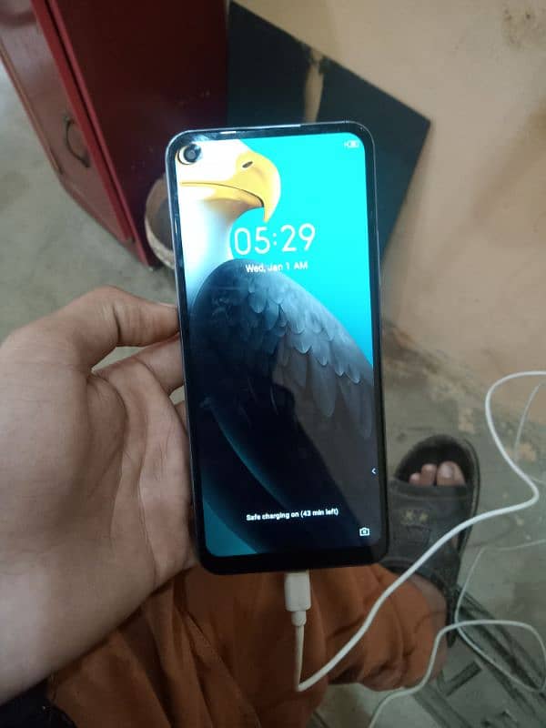 no falt acha phone he fast chalta he box ni he 4 gb ram and 64 gb rom 2