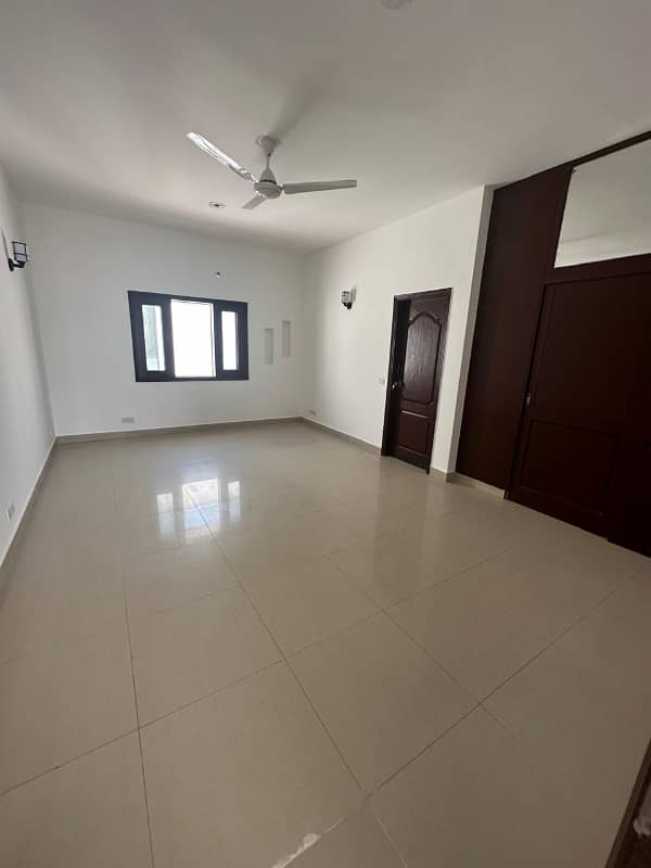 1000 Sq Yard UPPER Portion Like Brand New Bungalow 17