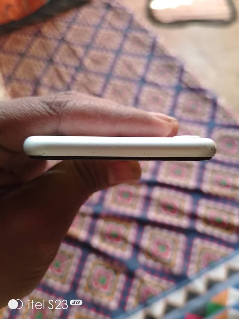 I phone se 2020 non pta ha 64 gb ha battery health 79 ha iOS 18.2 ha 8