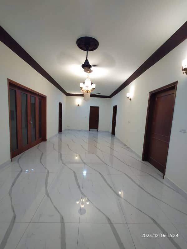 Bungalow FOR Rent 5 Bedroom Fully Renovated 10