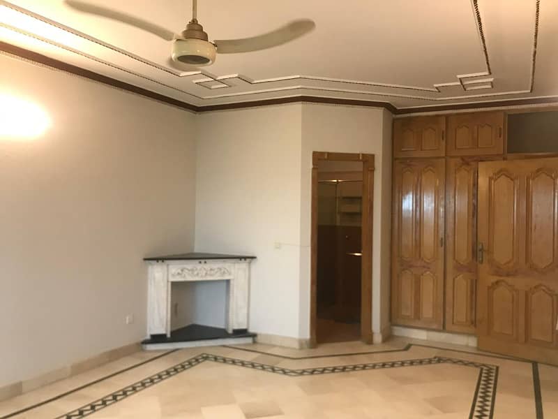 SUN FACING TRIPLE STORIES HOUSE AVAILABLE FOR SALE G-11/3 ISLAMABAD 17