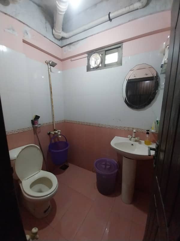 Chance Deal 2 Bedroom Attached Bathroom 1st Floor In Big Bukhari 14