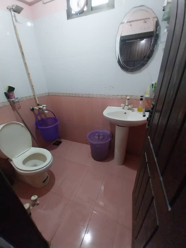 Chance Deal 2 Bedroom Attached Bathroom 1st Floor In Big Bukhari 16