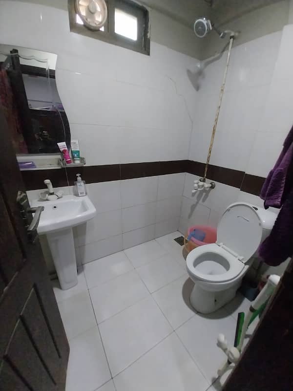 Chance Deal 2 Bedroom Attached Bathroom 1st Floor In Big Bukhari 23