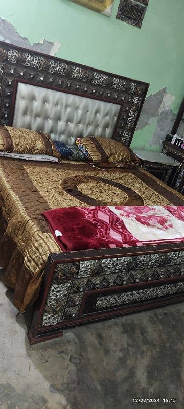 bed with 2 side table, showcace and dressing table in reasonable price 4