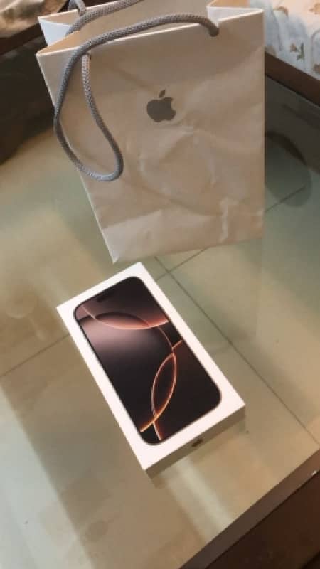 Iphone 16 pro New Desert titanium 0