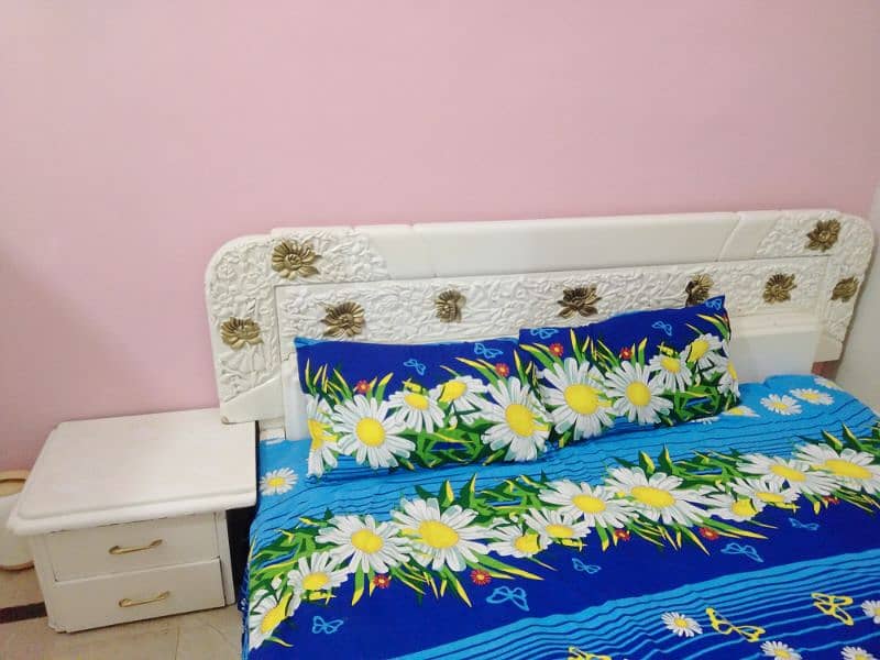 white color bed 1