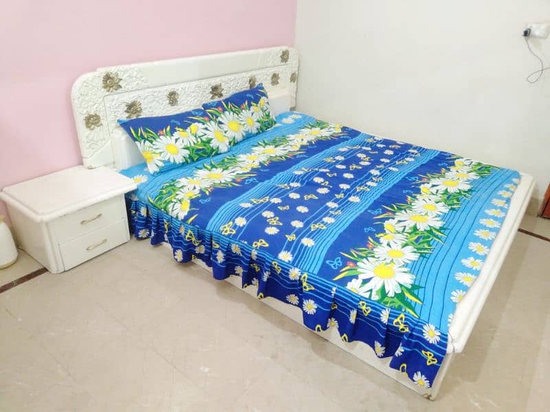 white color bed 3