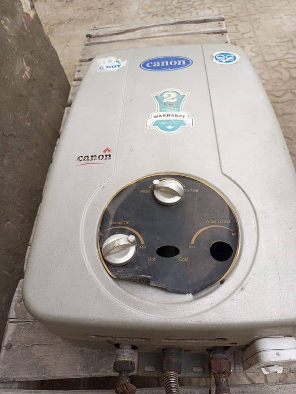 Canon Instant Gas Geyser in Perfect Working Condition 1