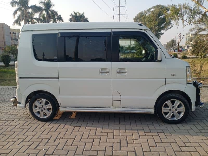 Suzuki Every Wagon 2010-15 3