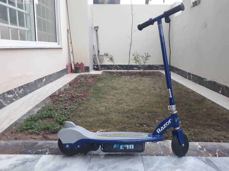 Razor E90 Electric Scootie 3