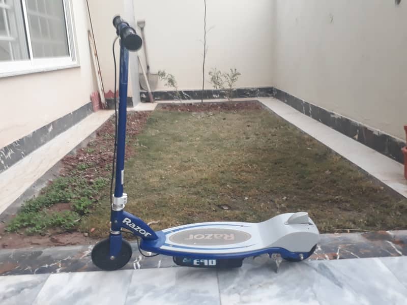 Razor E90 Electric Scootie 8