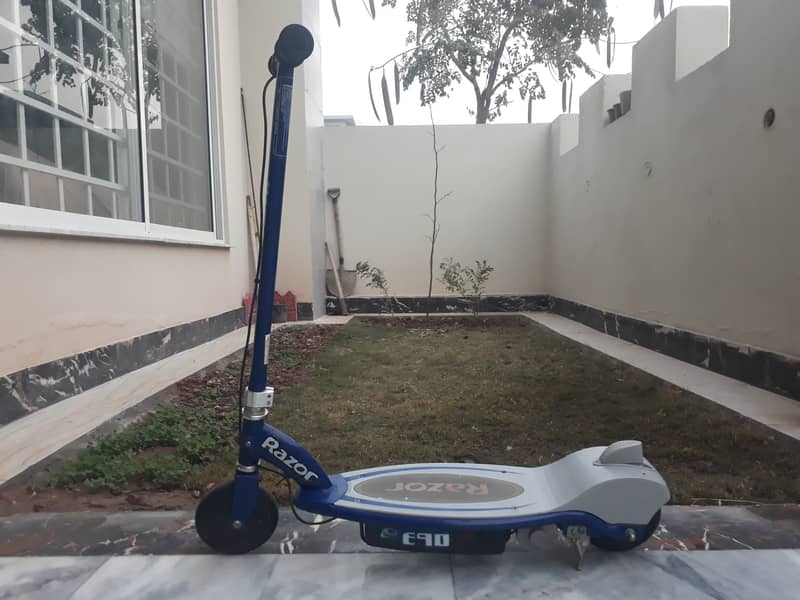 Razor E90 Electric Scootie 11