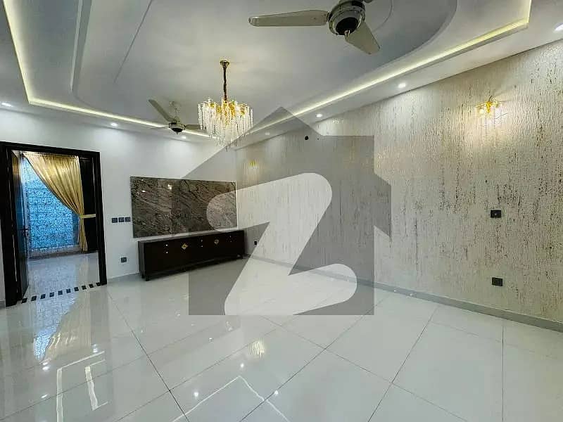 Upper Portion of 10 Marla House For Rent In Shaheen Block Chinar Bagh 4