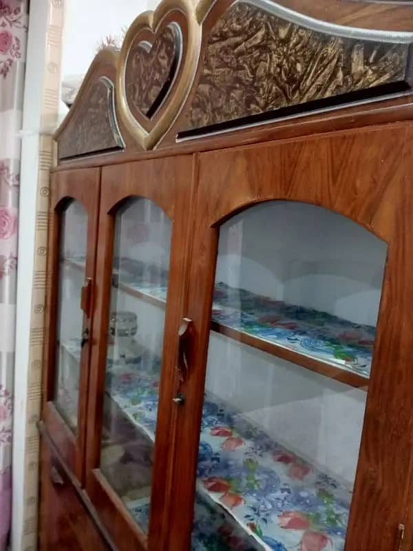 wooden bartan almari/cabinet/wardrobe in good condition 1