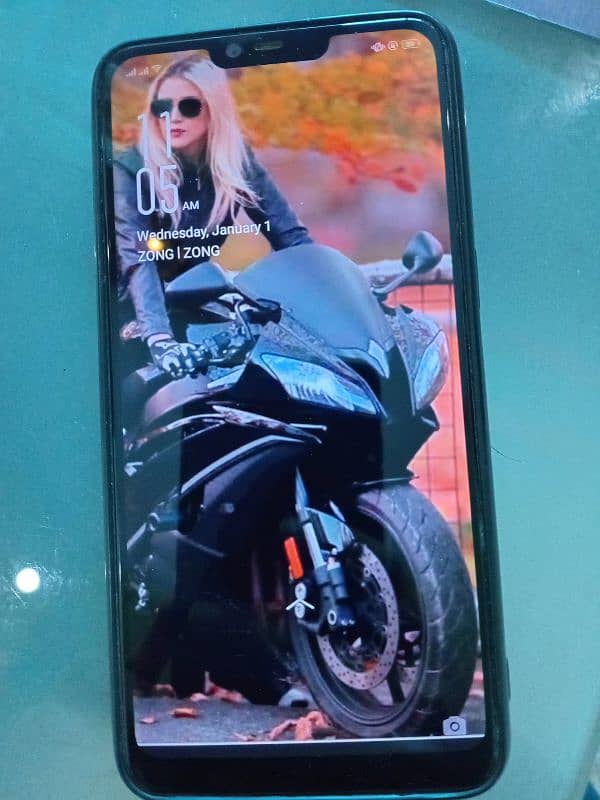 Hi I'm selling my Oppo A3s with 9/10 condition 5