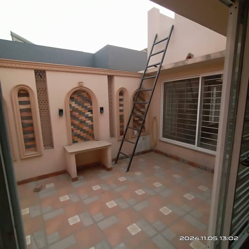 Upper Portion Beautiful House Available At Rana MURSLEEN Estate Lower Portion Locked 9