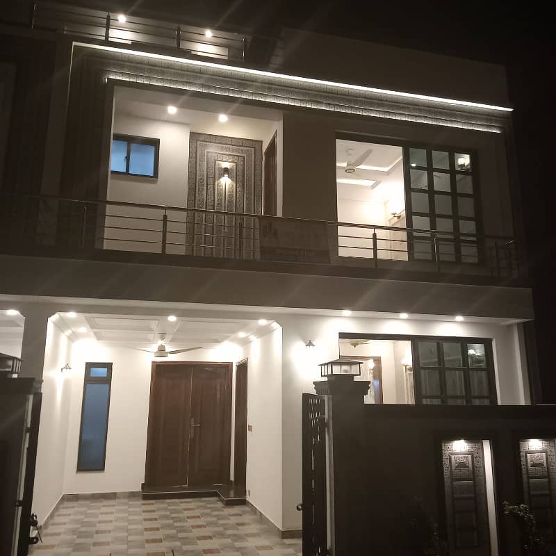 5 MARLA BEAUTIFUL HOUSE IDEAL LOCATION FOR SALE IN GREEN CITY 0