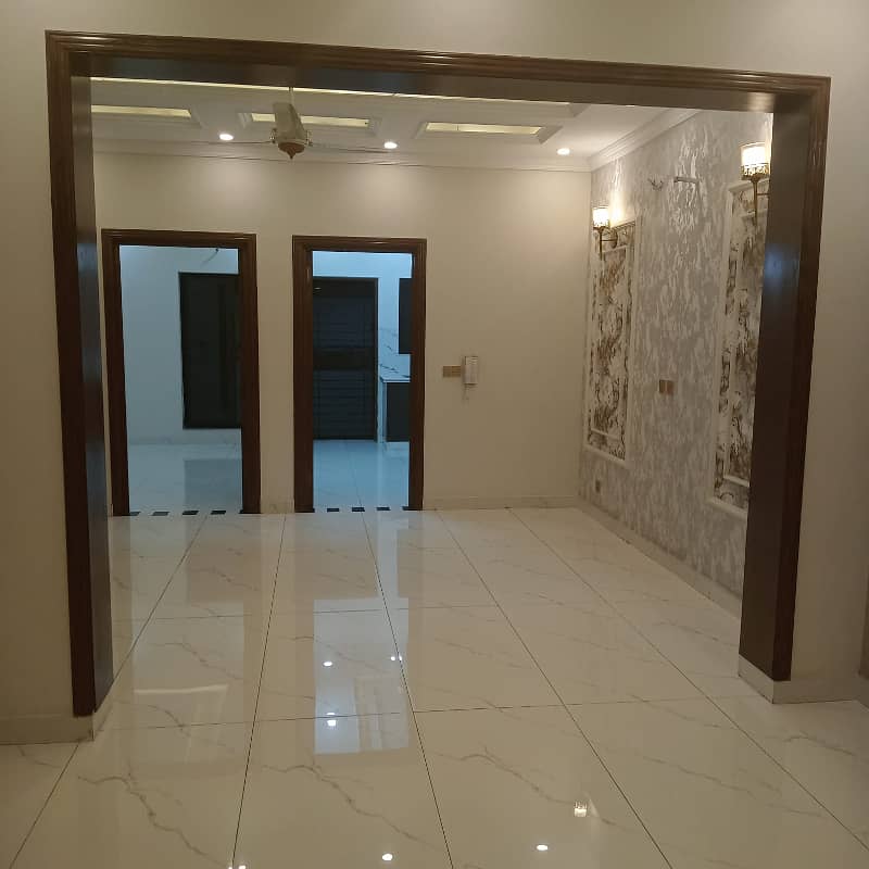 5 MARLA BEAUTIFUL HOUSE IDEAL LOCATION FOR SALE IN GREEN CITY 8