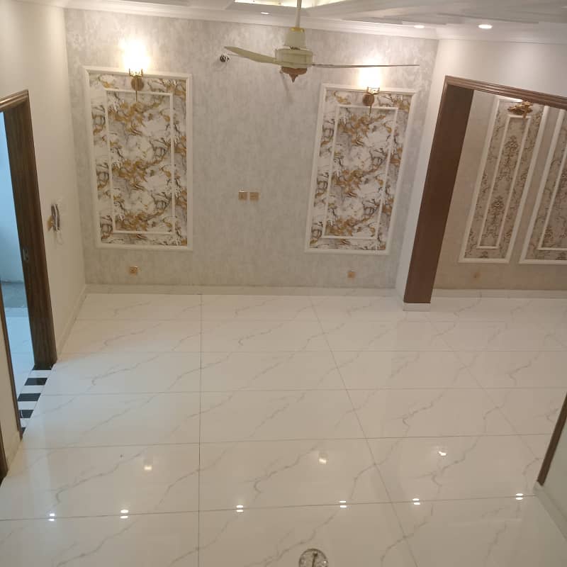 5 MARLA BEAUTIFUL HOUSE IDEAL LOCATION FOR SALE IN GREEN CITY 9