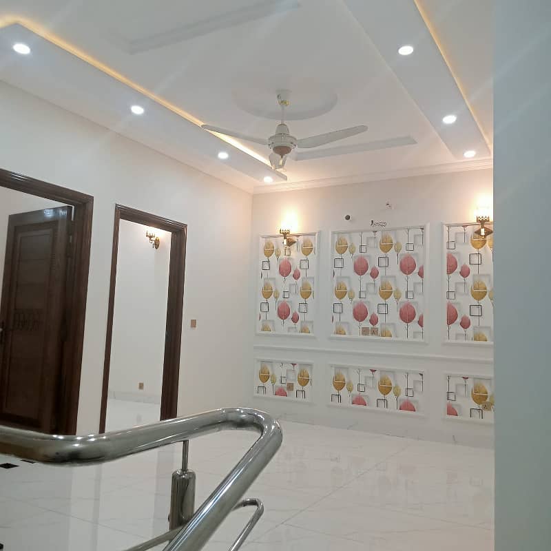 5 MARLA BEAUTIFUL HOUSE IDEAL LOCATION FOR SALE IN GREEN CITY 11