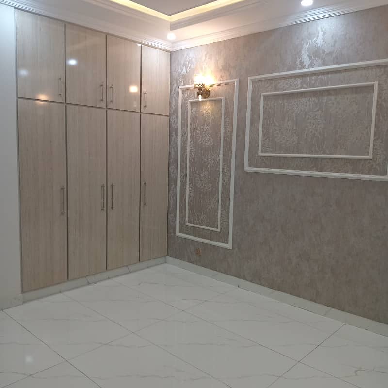 5 MARLA BEAUTIFUL HOUSE IDEAL LOCATION FOR SALE IN GREEN CITY 12