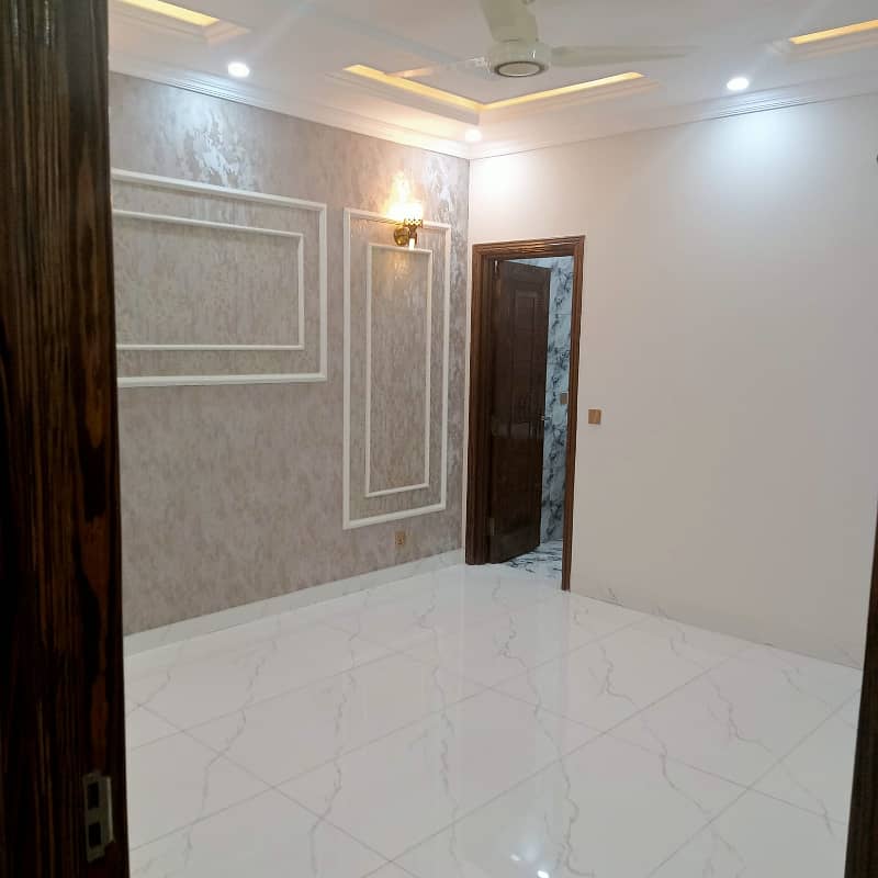 5 MARLA BEAUTIFUL HOUSE IDEAL LOCATION FOR SALE IN GREEN CITY 13