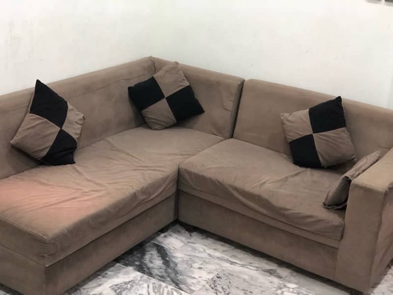 L-shaped sofa with cushions 5