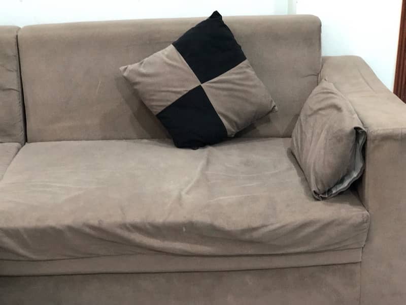 L-shaped sofa with cushions 10