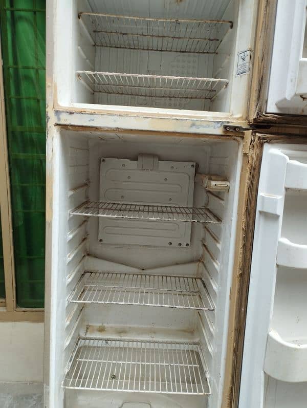 Dawlance full size fridge Urgent sale 4