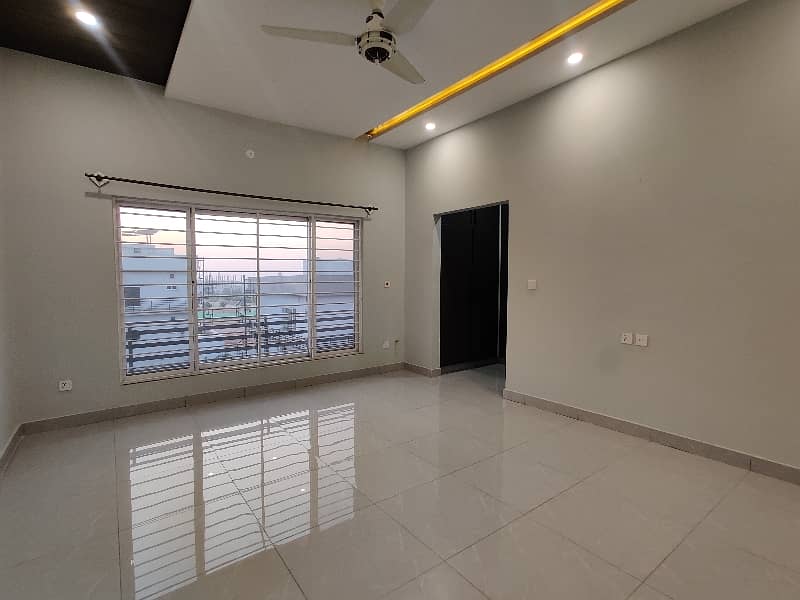 One Kanal Beautiful Upper Portion For Rent 18