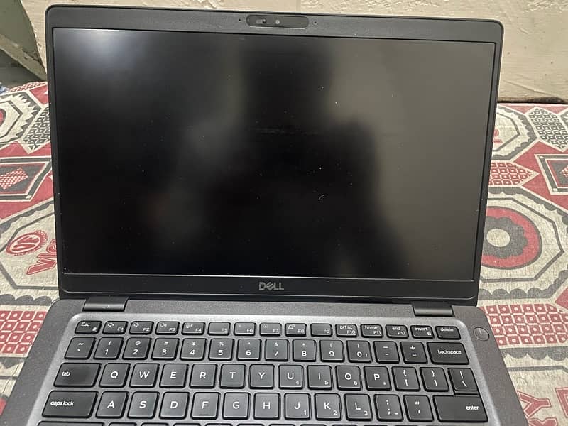 Dell Latitude 5300 1