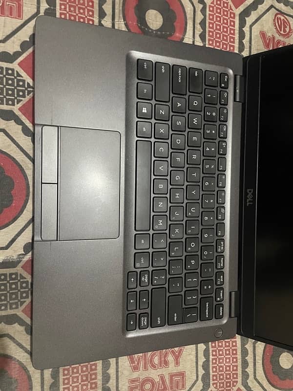 Dell Latitude 5300 3