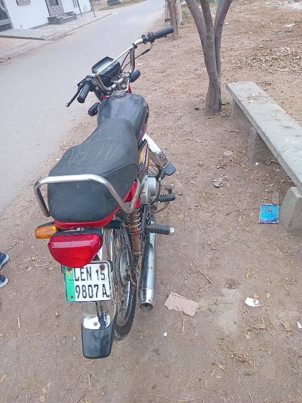 70 motorbike black colour in good condition 1