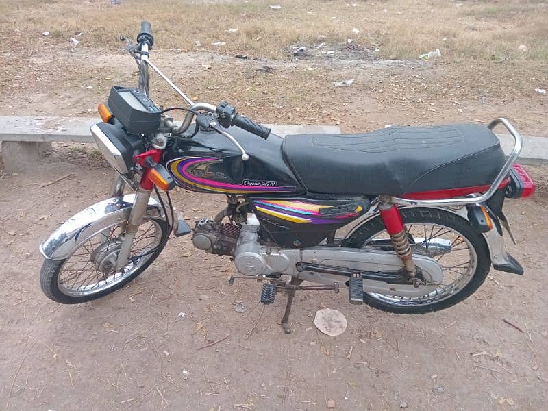 70 motorbike black colour in good condition 3