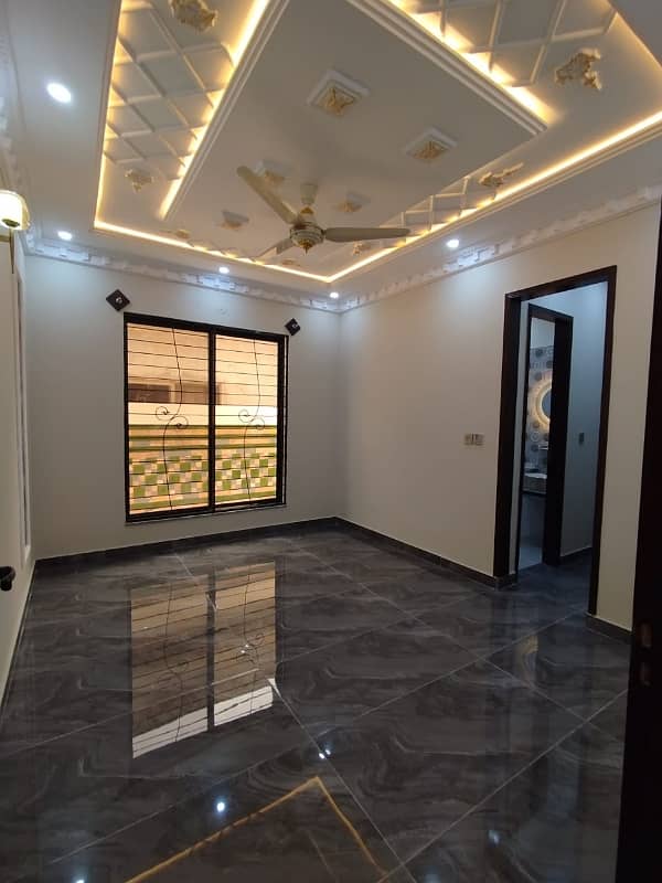 Get Your Hands On Prime Location House In Lahore Best Area 5