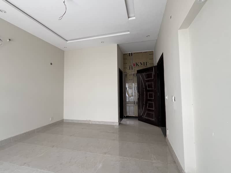 BRAND NEW HOUSE 8 MARLA NEAR ENTRANCE GATE ONE OF BAHRIA ORCHARD 1