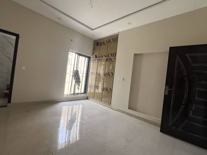 BRAND NEW HOUSE 8 MARLA NEAR ENTRANCE GATE ONE OF BAHRIA ORCHARD 13