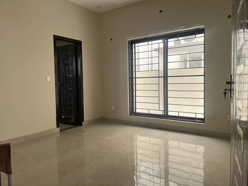 BRAND NEW HOUSE 8 MARLA NEAR ENTRANCE GATE ONE OF BAHRIA ORCHARD 16