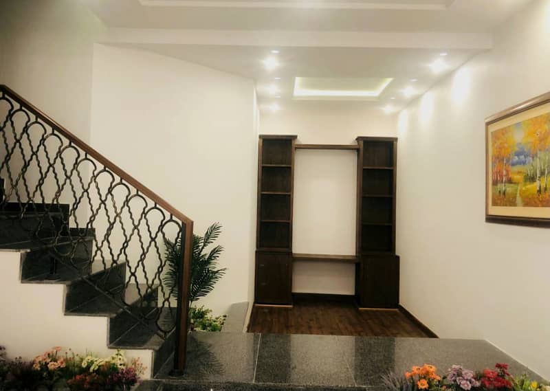 5.5 Marla Galleria Design House With Full Basement Near Dolmen Mall 4