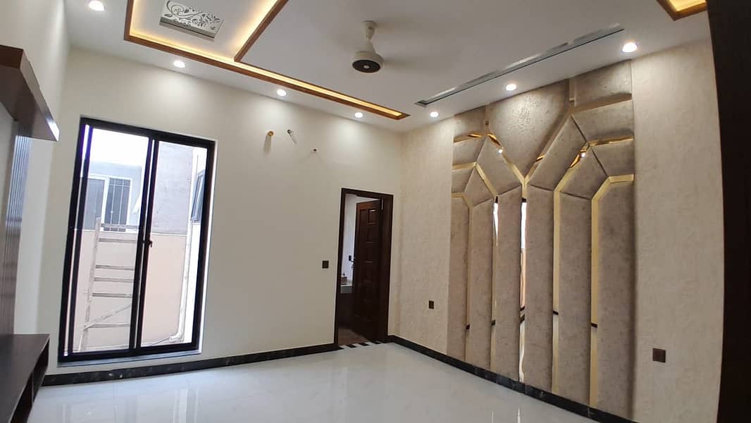 BRAND NEW HOUSE 10 MARLA AVAILABLE FOR SALE IN PHASE ONE BAHRIA ORCHARD 2