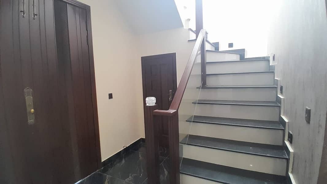 BRAND NEW HOUSE 10 MARLA AVAILABLE FOR SALE IN PHASE ONE BAHRIA ORCHARD 5