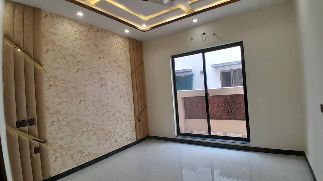 BRAND NEW HOUSE 10 MARLA AVAILABLE FOR SALE IN PHASE ONE BAHRIA ORCHARD 40