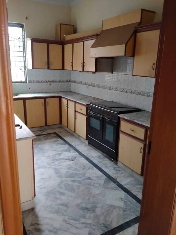 Spacious 5-Bedroom Luxury House for Rent 16