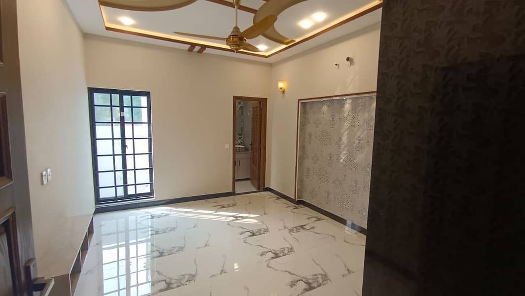 BRAND NEW HOUSE 8 MARLA MODERN DESIGN IN PHASE 2, BAHRIA ORCHARD 6